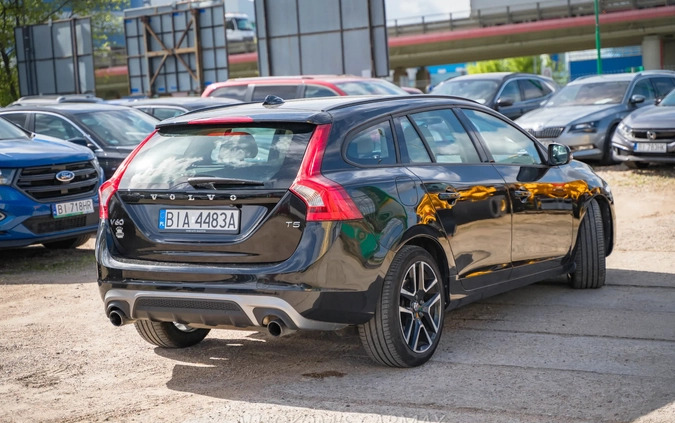 Volvo V60 cena 78000 przebieg: 113000, rok produkcji 2018 z Białystok małe 379